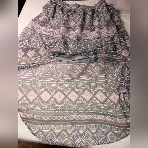 2/$30 Geometric Elegance flowy Patterned AMERICAN EAGLE midi skirt (#1,089) - Picture 1 of 8